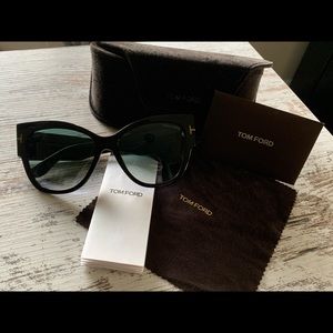 100% Authentic Tom Ford Anoushka Sunglasses 🕶